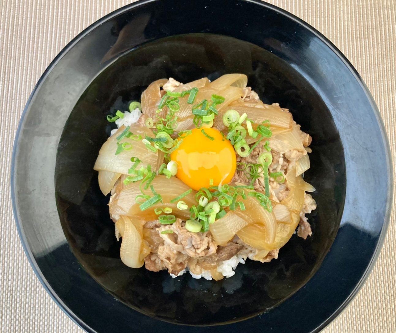 新玉ねぎどっさり牛丼