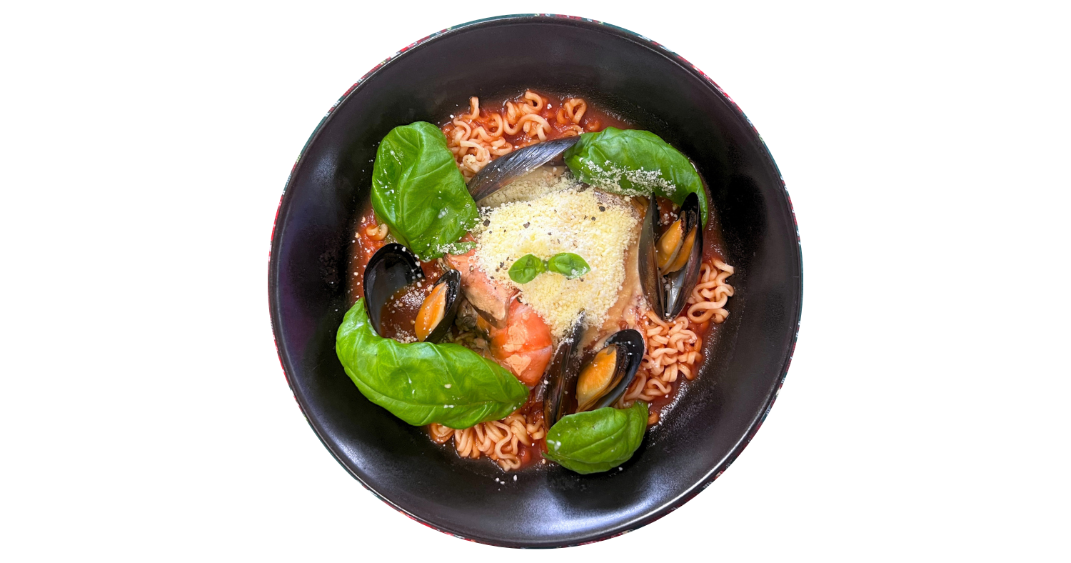 トマト麺withバジル&チーズ<br />
